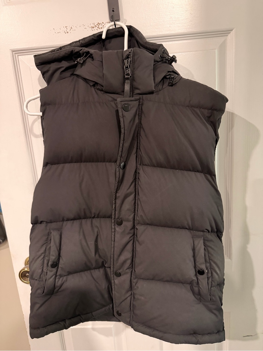 Aritzia The Super Puff Vest Puffer Vest in black